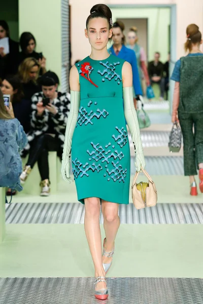 Look 13